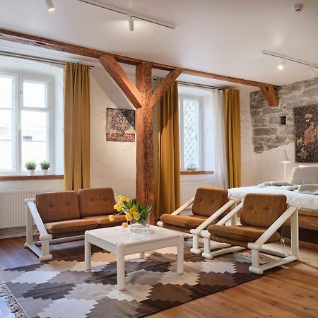 Historic Apartment With Private Garden In Old Town Tallinn Exterior photo